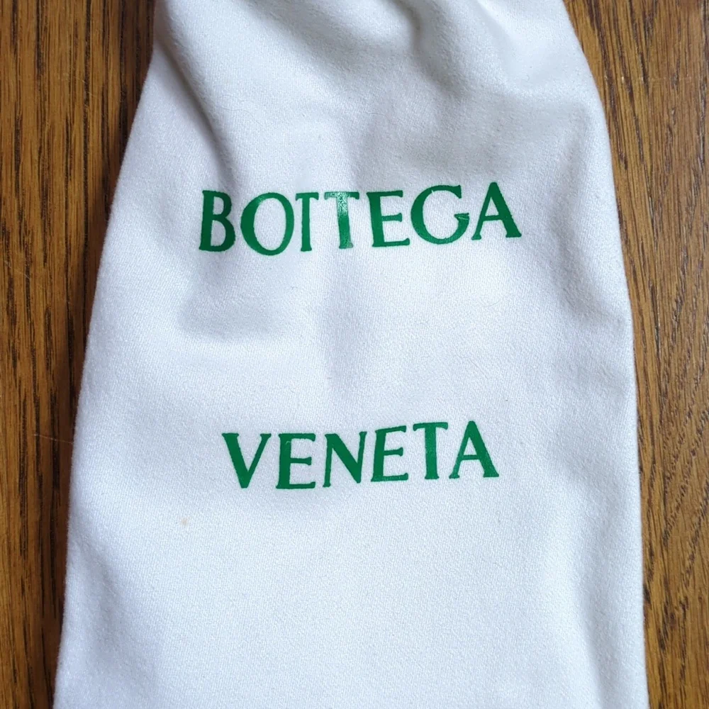 NEW Bottega Veneta Leather Blue Flower Keychain With Dustbag - Picture 14 of 14